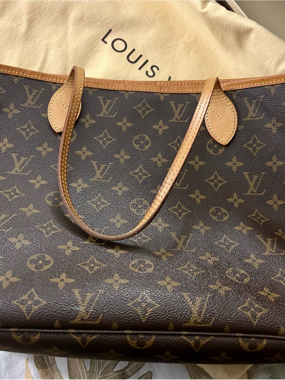 Louis Vuitton Neverfull MM Monogram Canvas Tote with Vachetta Trim - Picture 2 of 16